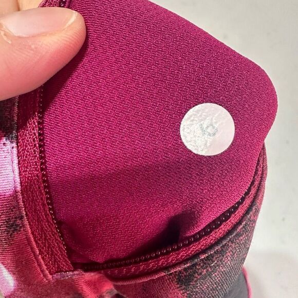 Lululemon Speed Short Black Poppy Petals Berry Rumble Trim Size 6 - Picture 4 of 7